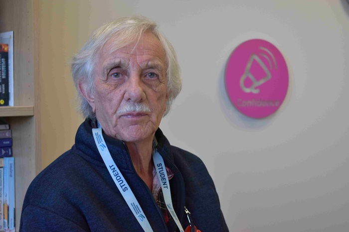 Nic is learning Italian