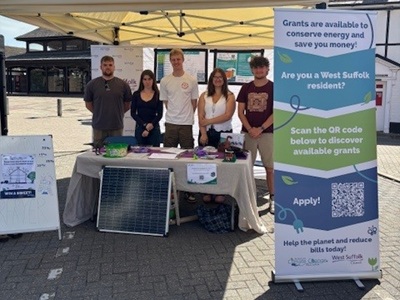 Interns at market stall icon