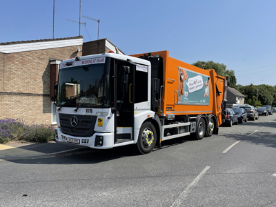 bin lorry in road icon