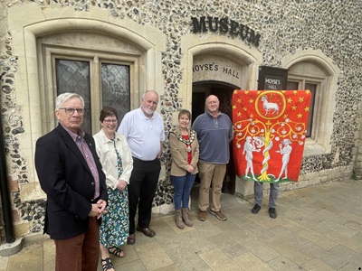Terry O'Donoghue (Bury Society) Diane Hind, Friends of Moyse's Hall Museum, Martyn Taylor from the Bury Society, Mayor of Bury St Edmunds Cllr Donna Higgins representing Bury St Edmunds Town Council and Cllr Ian Shipp, with the relic banner of St Edmund icon