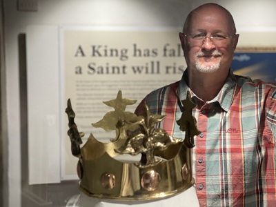 Replica Crown of St Edmund by metallurgist Dr Steve Jones viewed by Cllr Ian Shipp at Moyse's Hall Museum in Bury St Edmunds. The crown is part of the Edmund and the Great Heathen Army exhibition. icon