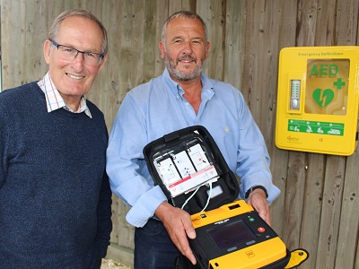 Cllr Ian Houlder with Glen Moulds and the community debrillator